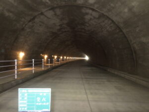 一般国道281号(仮称)下川井トンネル舗装工事